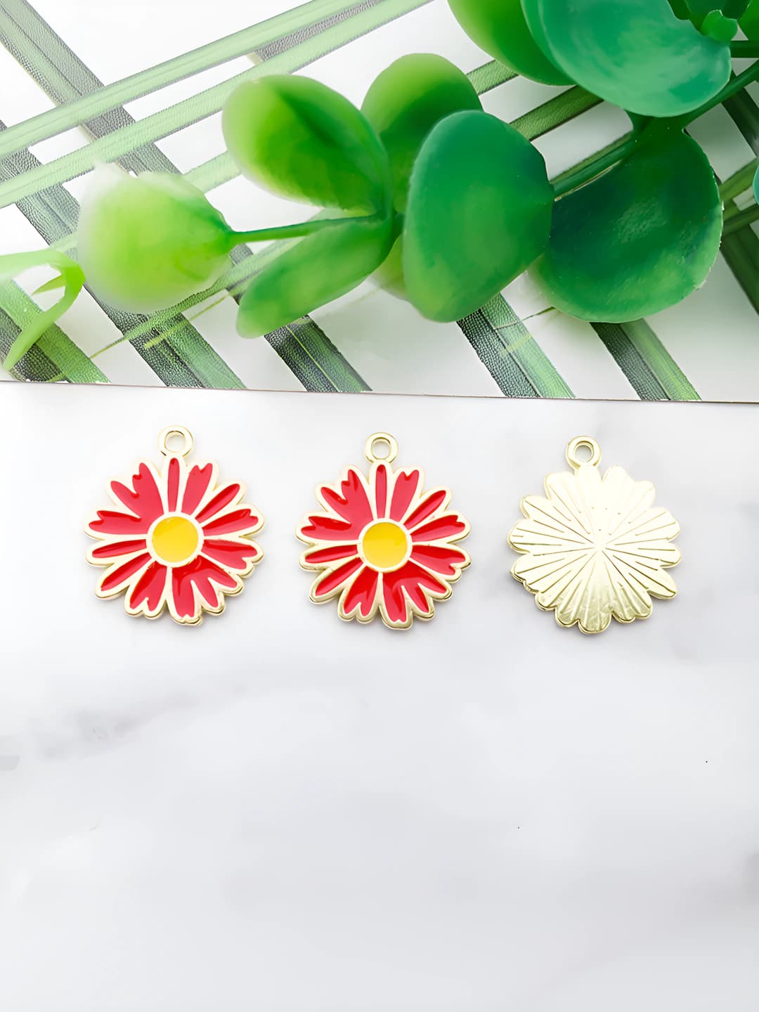 Красный эмалированный цветок 16x18mm