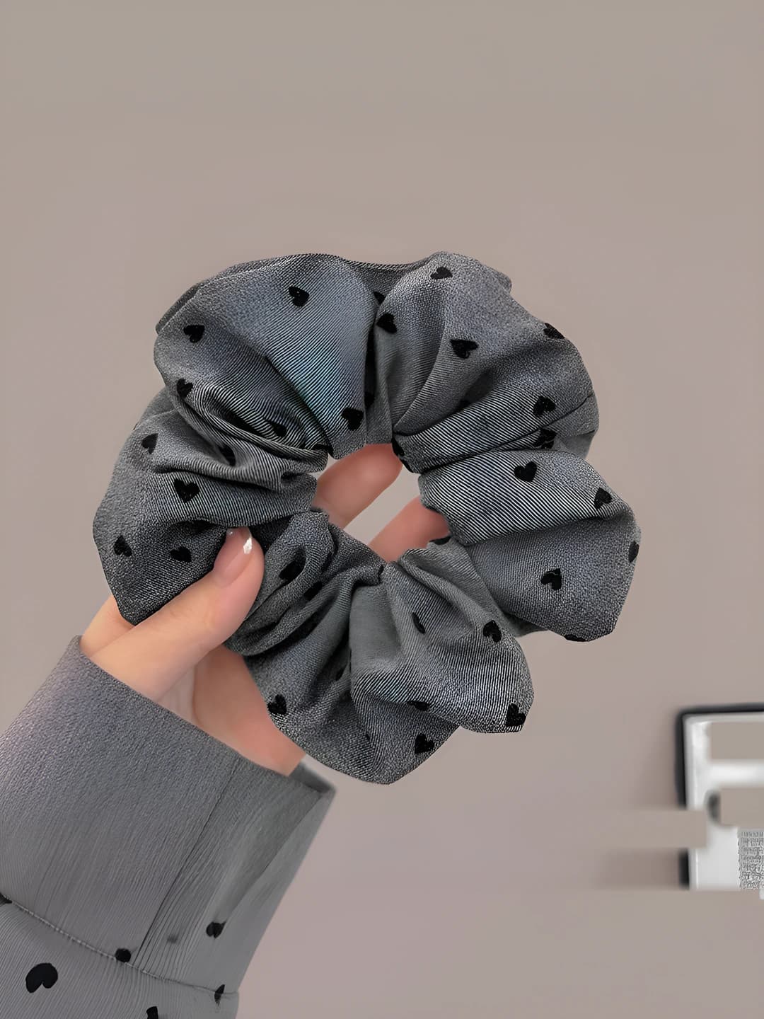 Серый с сердцем, 12 см