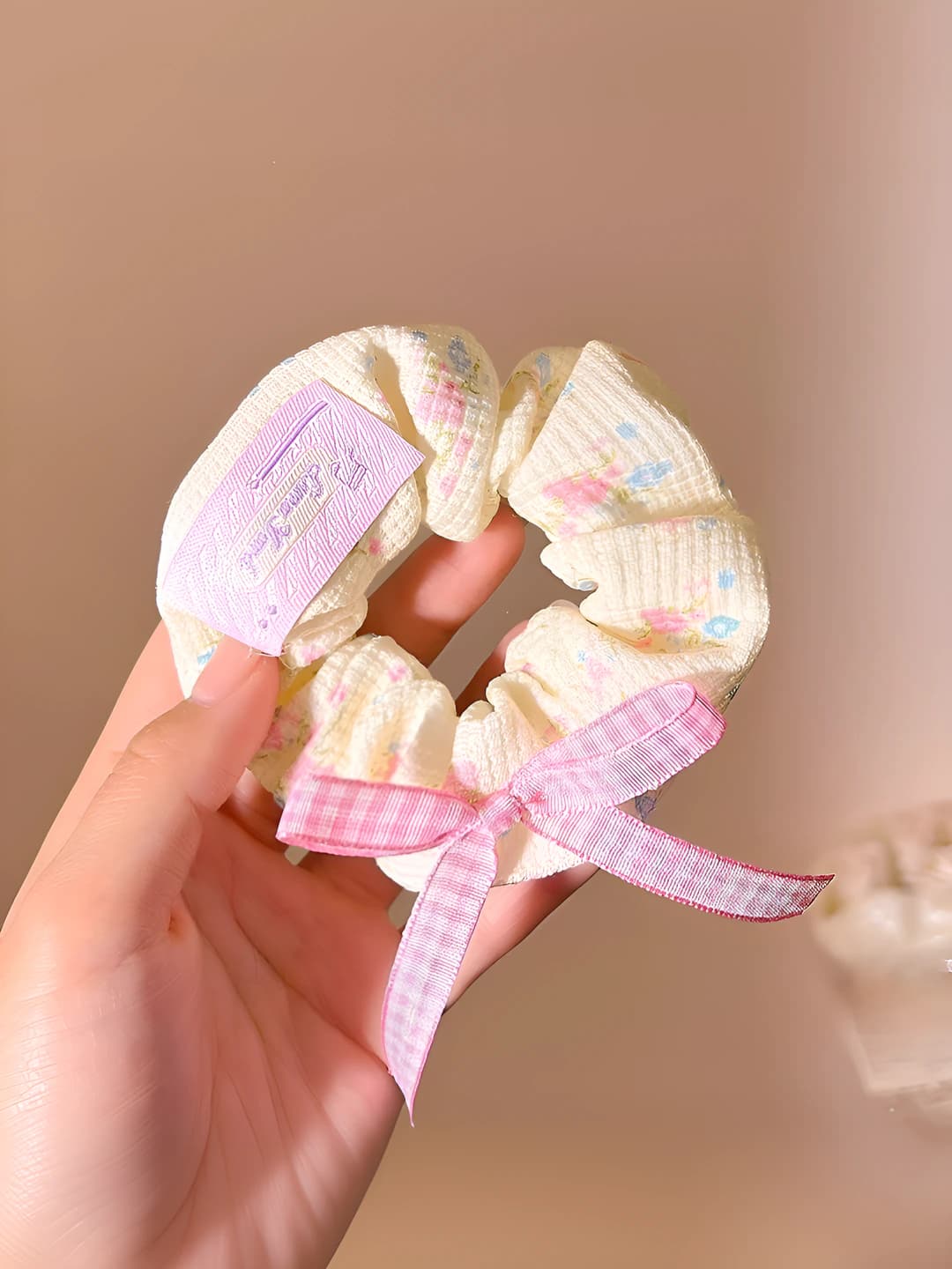 White plaid, pink bow 8 cm