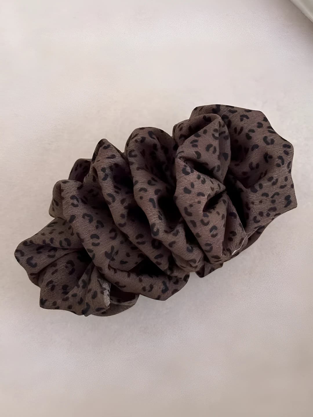 2# Dark coffee polka dot banana clip - base 10 cm, total 11.5 cm