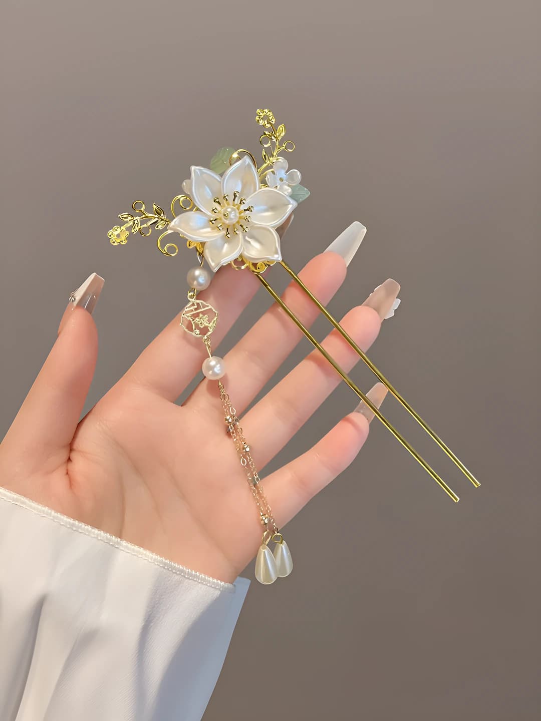 Lotus gold hairpin tassel