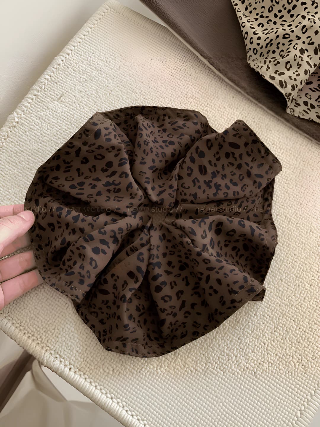 Dark coffee leopard approx 18 cm