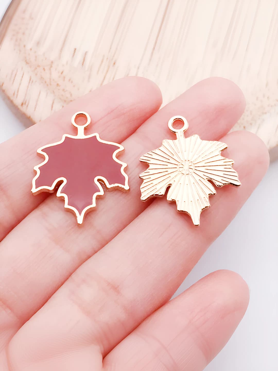 1 шт тёмно-оранжево-коричневый эпоксидный кленовый лист 19x24mm-2g
