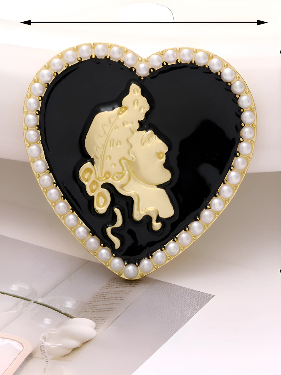 D2522 Heart pearl portrait, gold