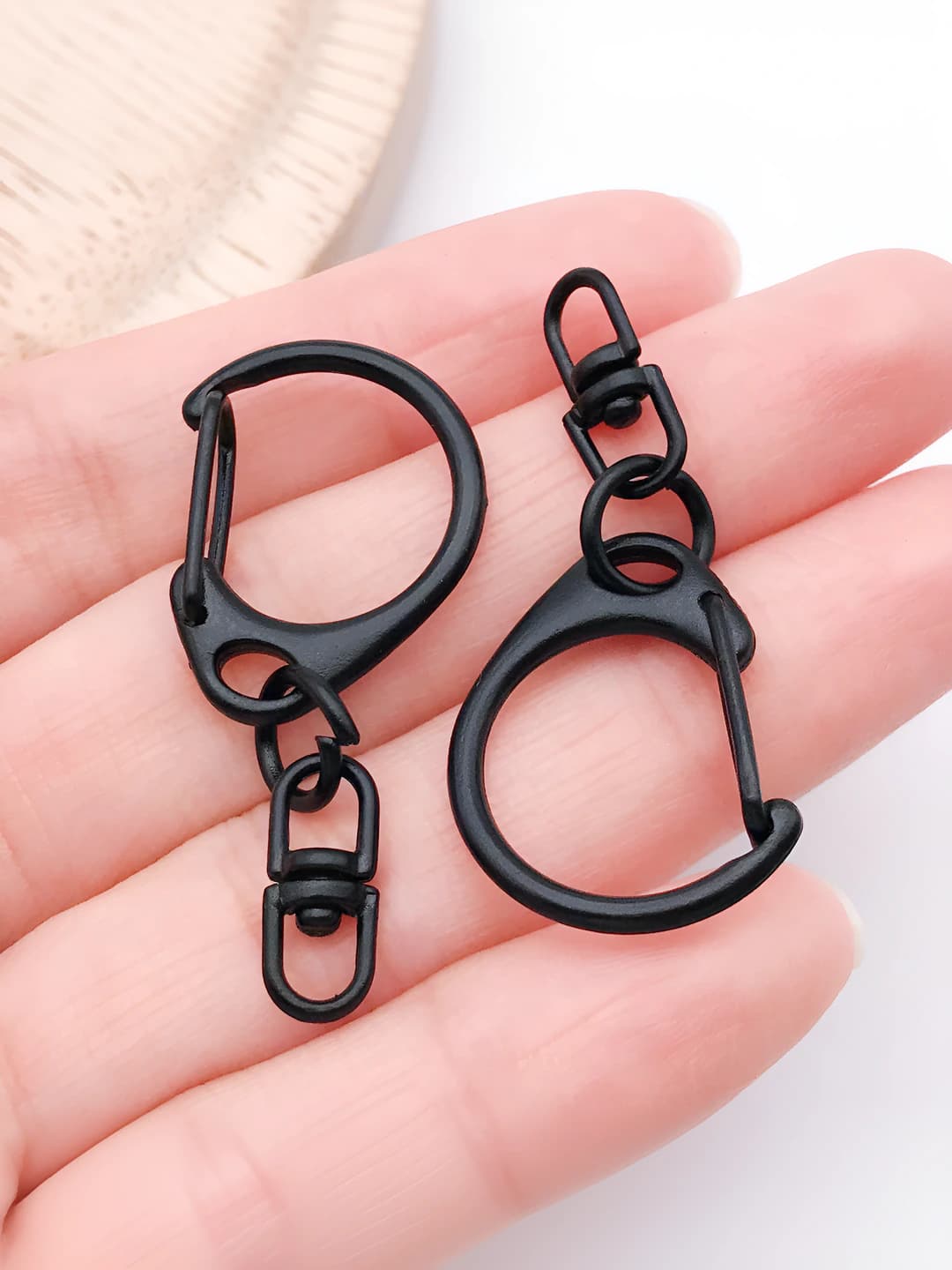 1 pc black paint D ring 8 key 41x18mm-1.9g
