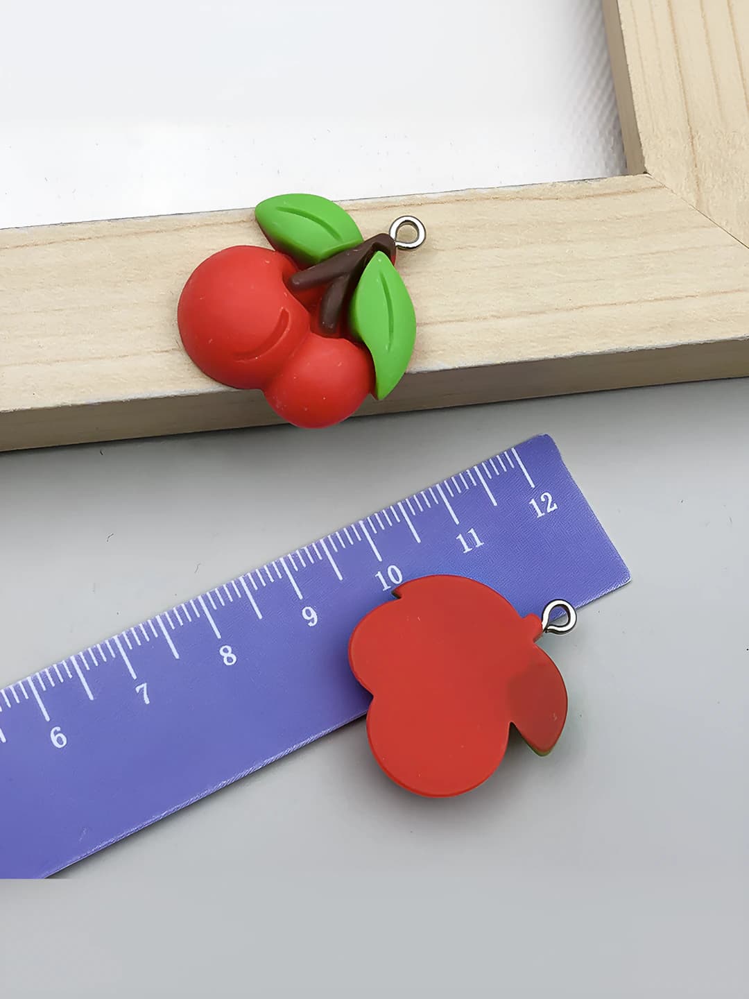 1 pc Red resin cherry 24x28mm-2.5g-24235