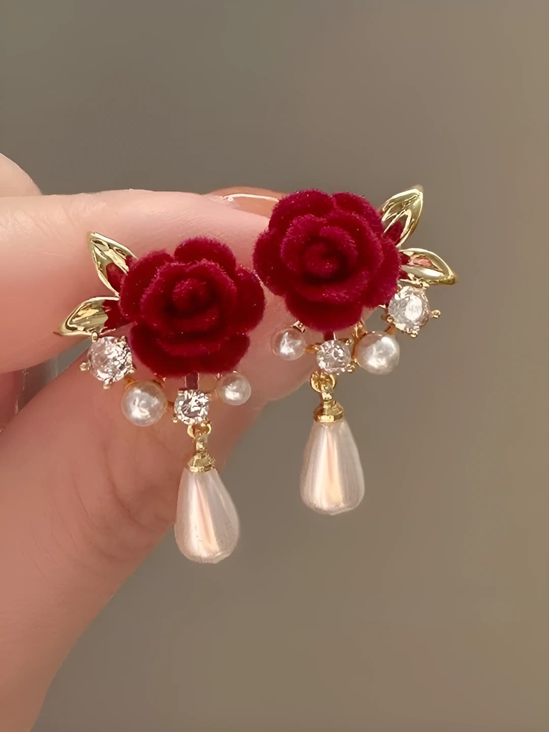 Women's red flower-shaped stud earrings with faux pearl, retro style for autumn-winter