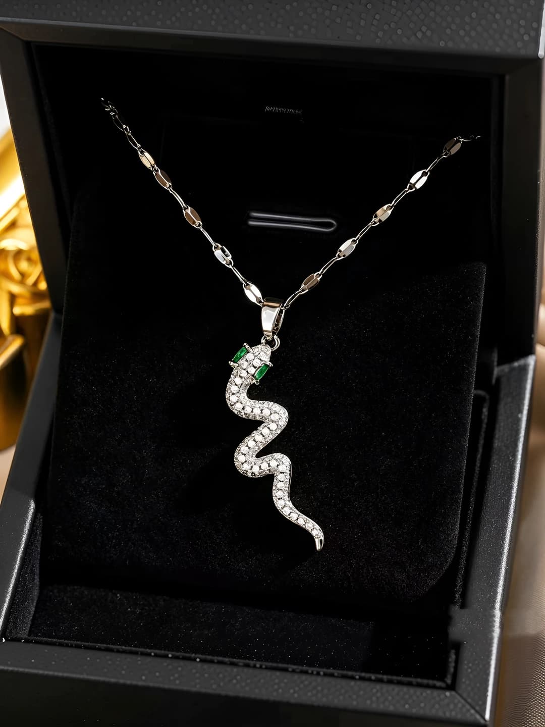 631 Green eye snake necklace - Silver-green