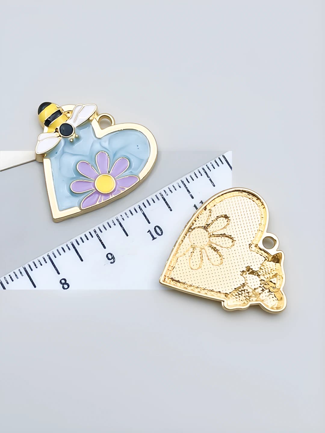1 pc, teal, gold, bee flower, 25x26x3.5mm, 2.55g