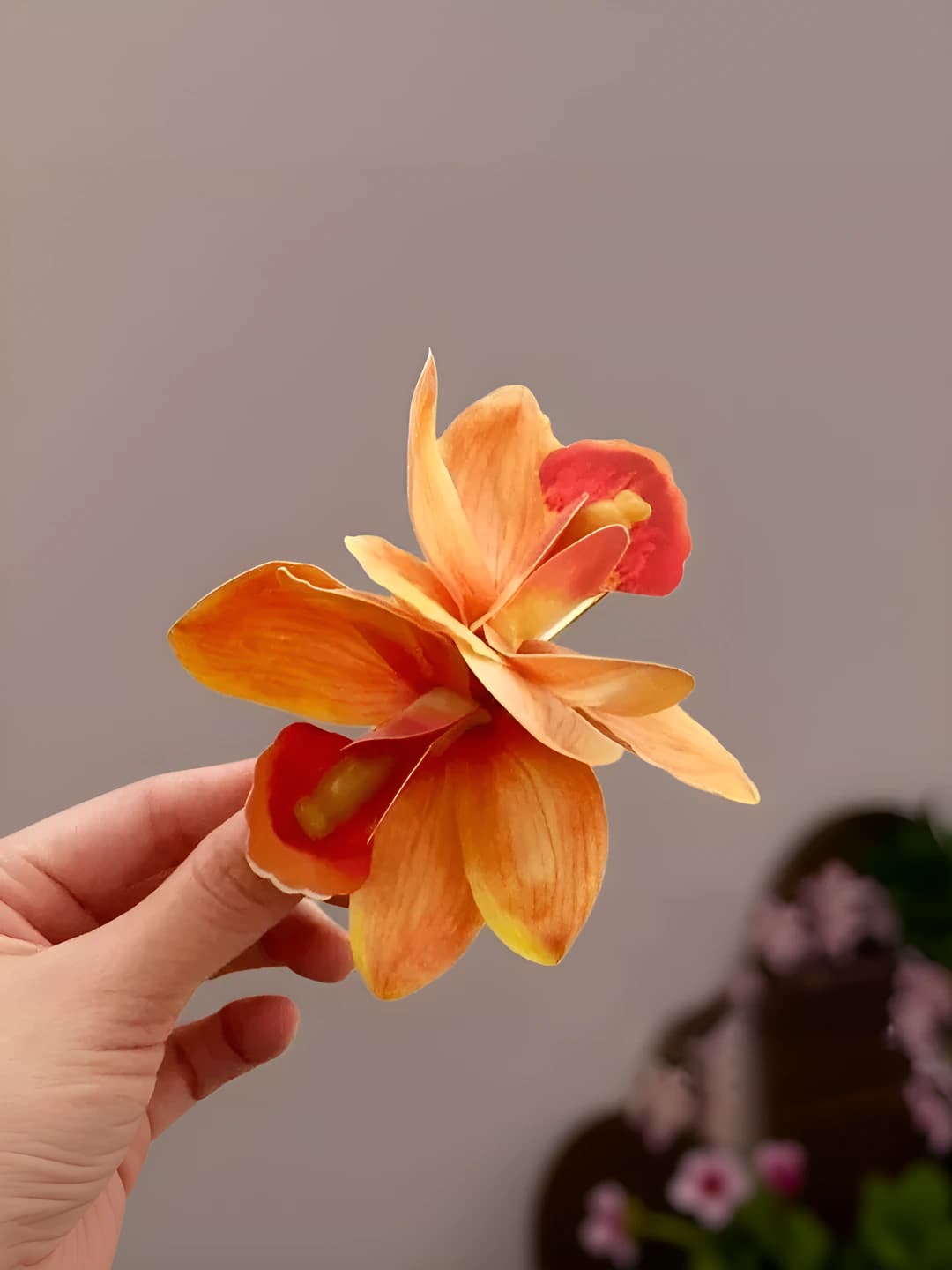 1# Freesia, orange-yellow, straight clip, ~5.5 cm