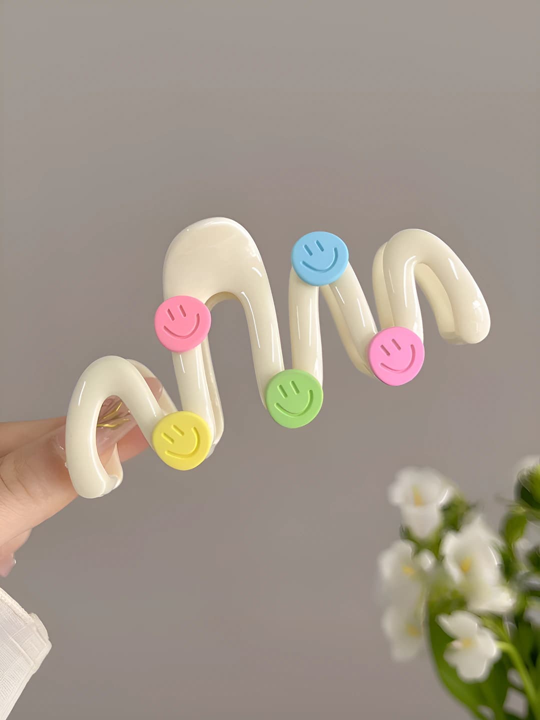2# Beige wavy clip approx 11 cm