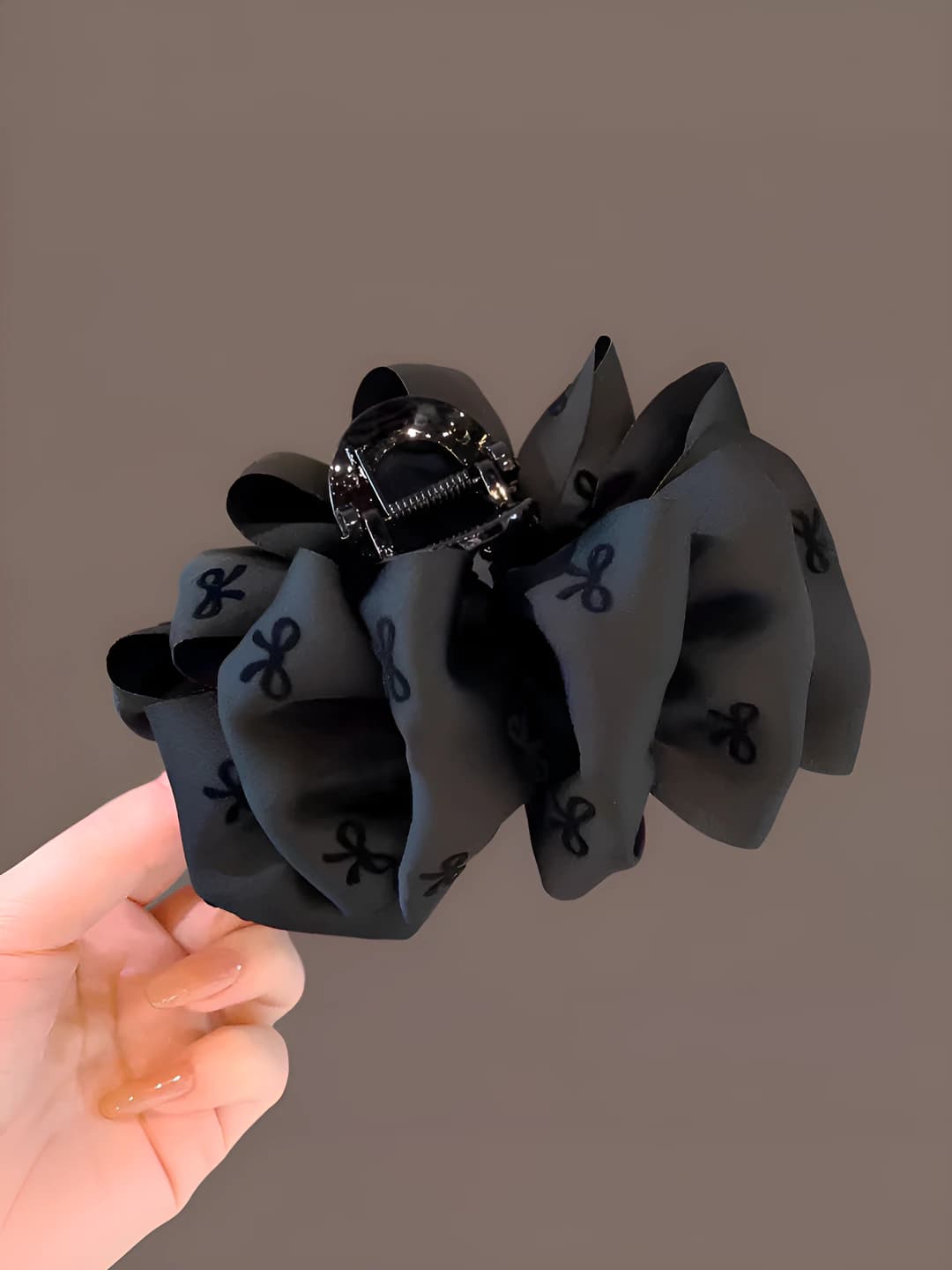 Black bow clip [main image]