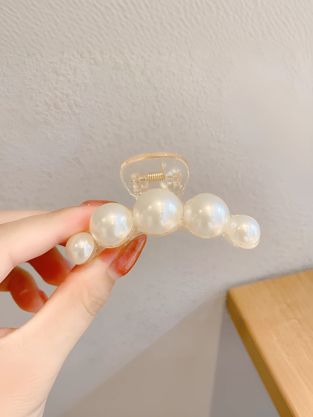 Small clear pearl clip 4*10