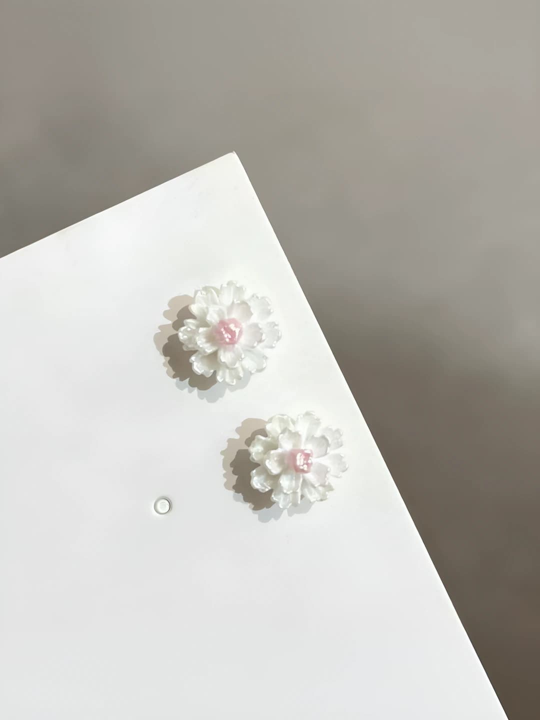 White flower magnetic clips, pair