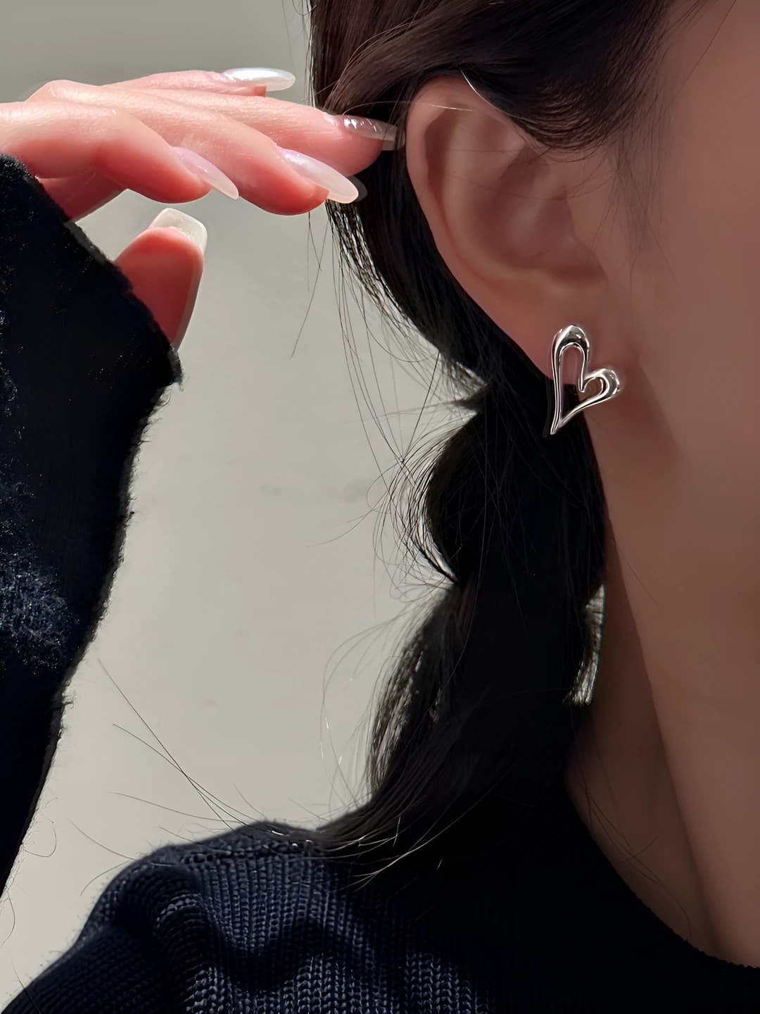 Women's retro heart-shaped stud earrings, copper, ins style design element