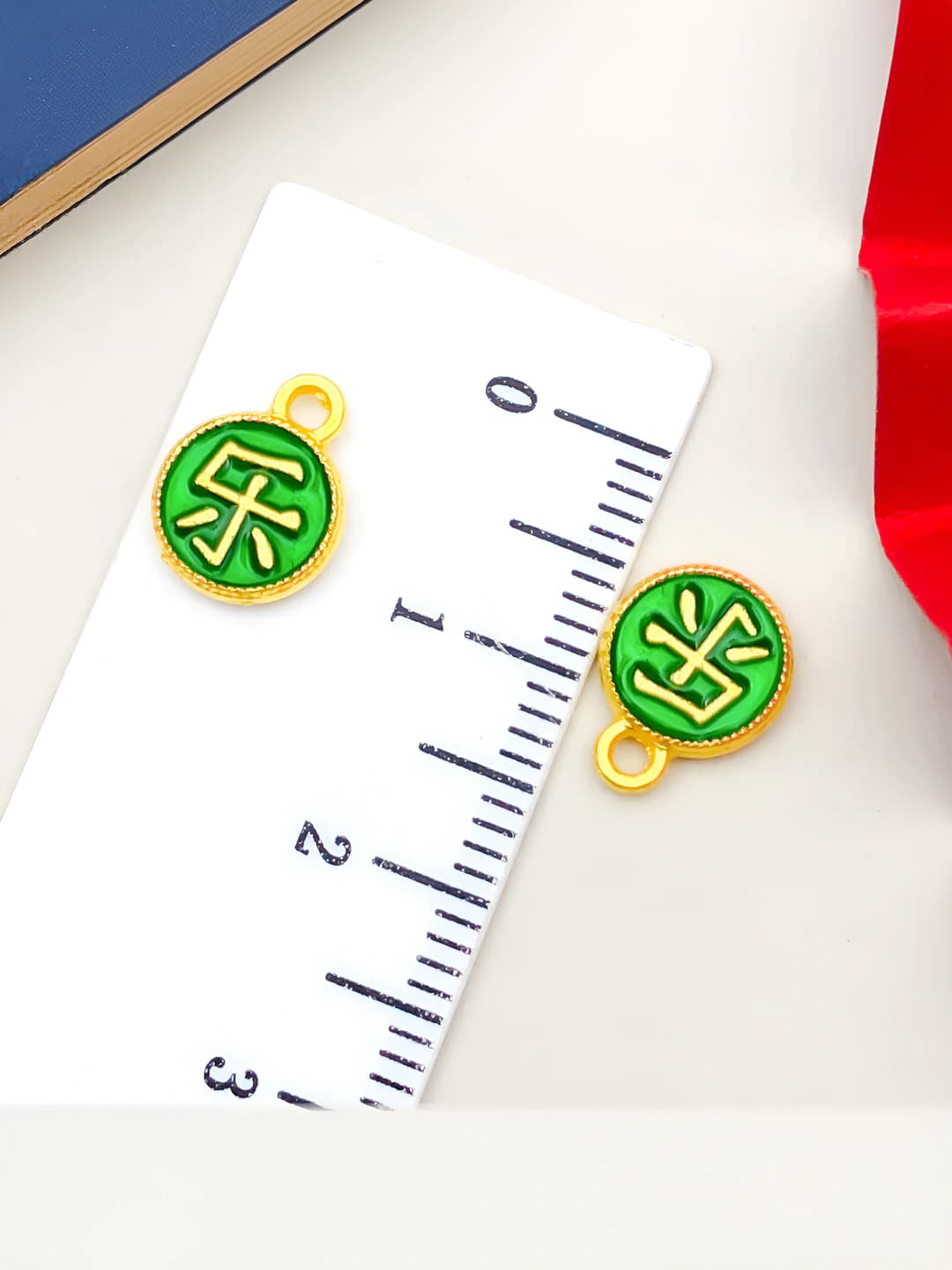 Green 'Le' character 10x8mm