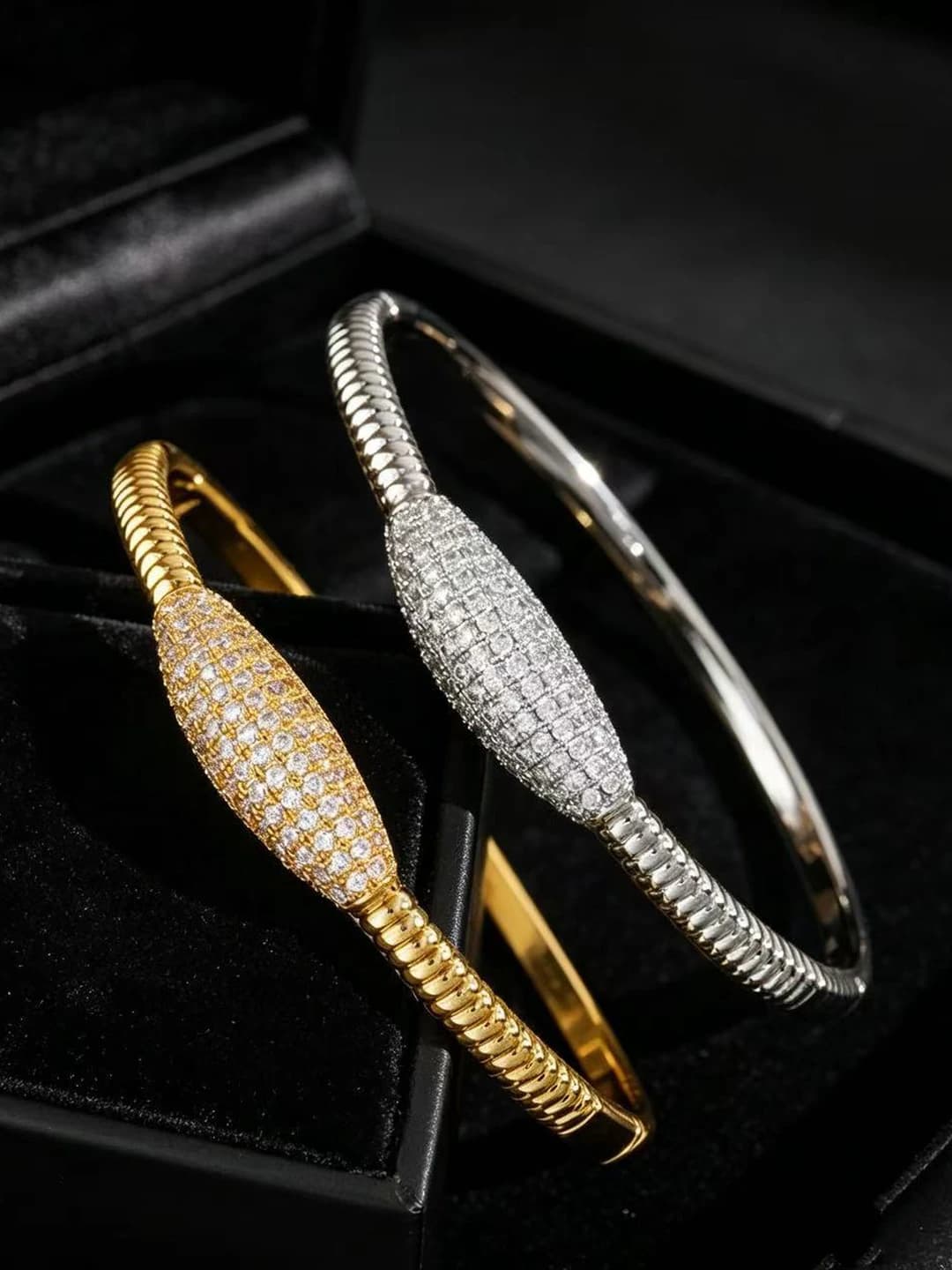 Women's striped geometric zircon bracelet, 18k gold plated, light luxury style