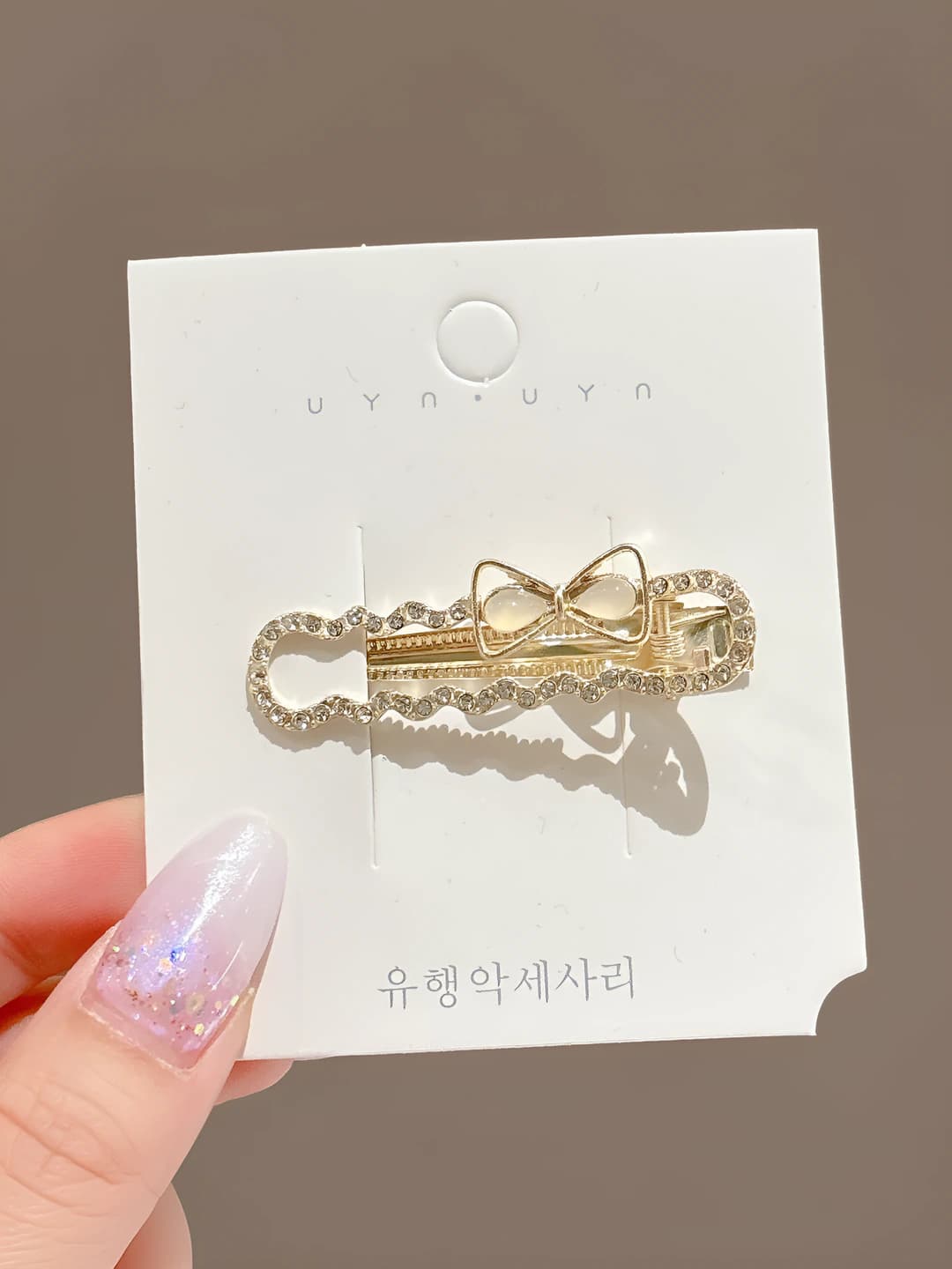 Rhinestone cat-eye clip, ~5 cm