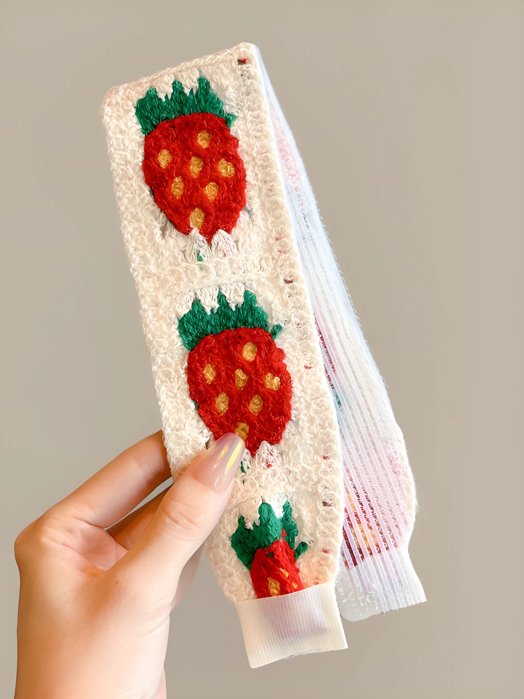 Beige-red strawberry 37.5 cm