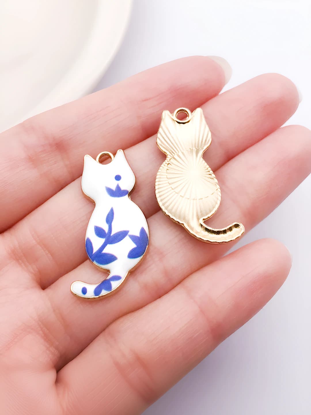 1 шт сине-белый кот со спины 30x17x3mm-1.8g