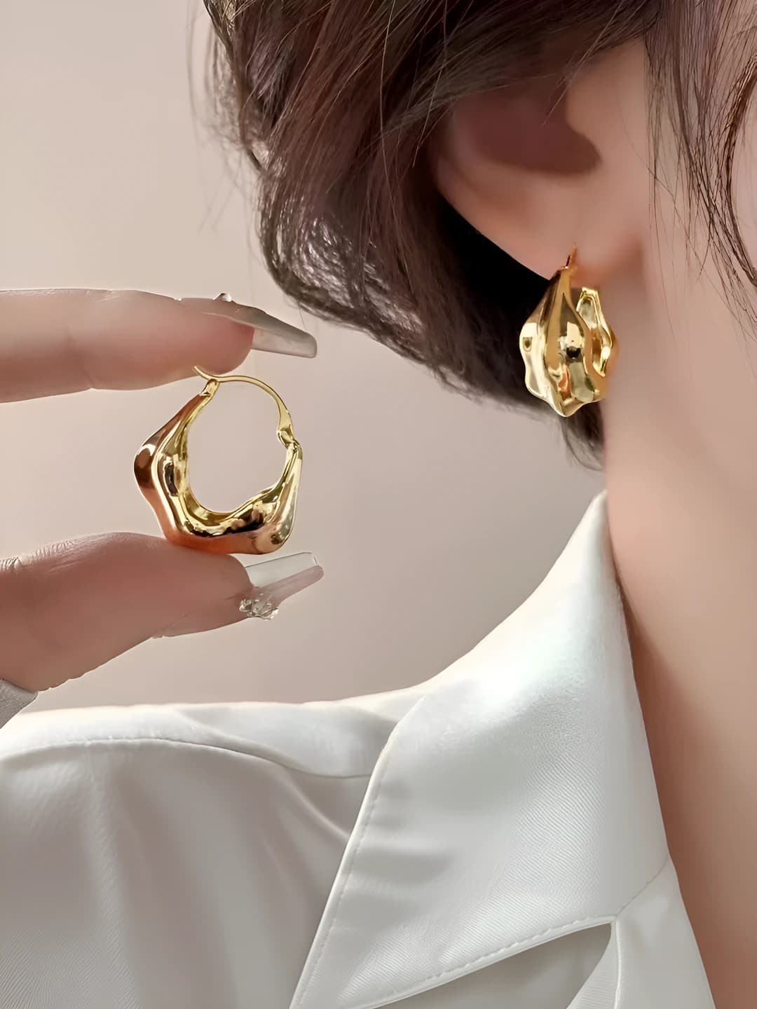 Women's retro metal earrings, geometric design element in business style