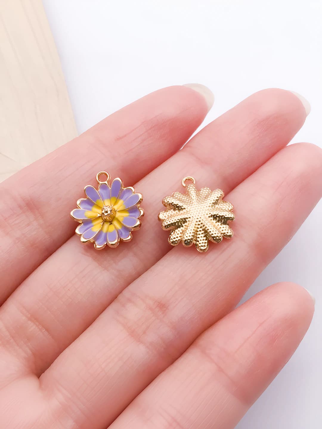 1 pc purple-yellow epoxy daisy 15x13mm-0.9g