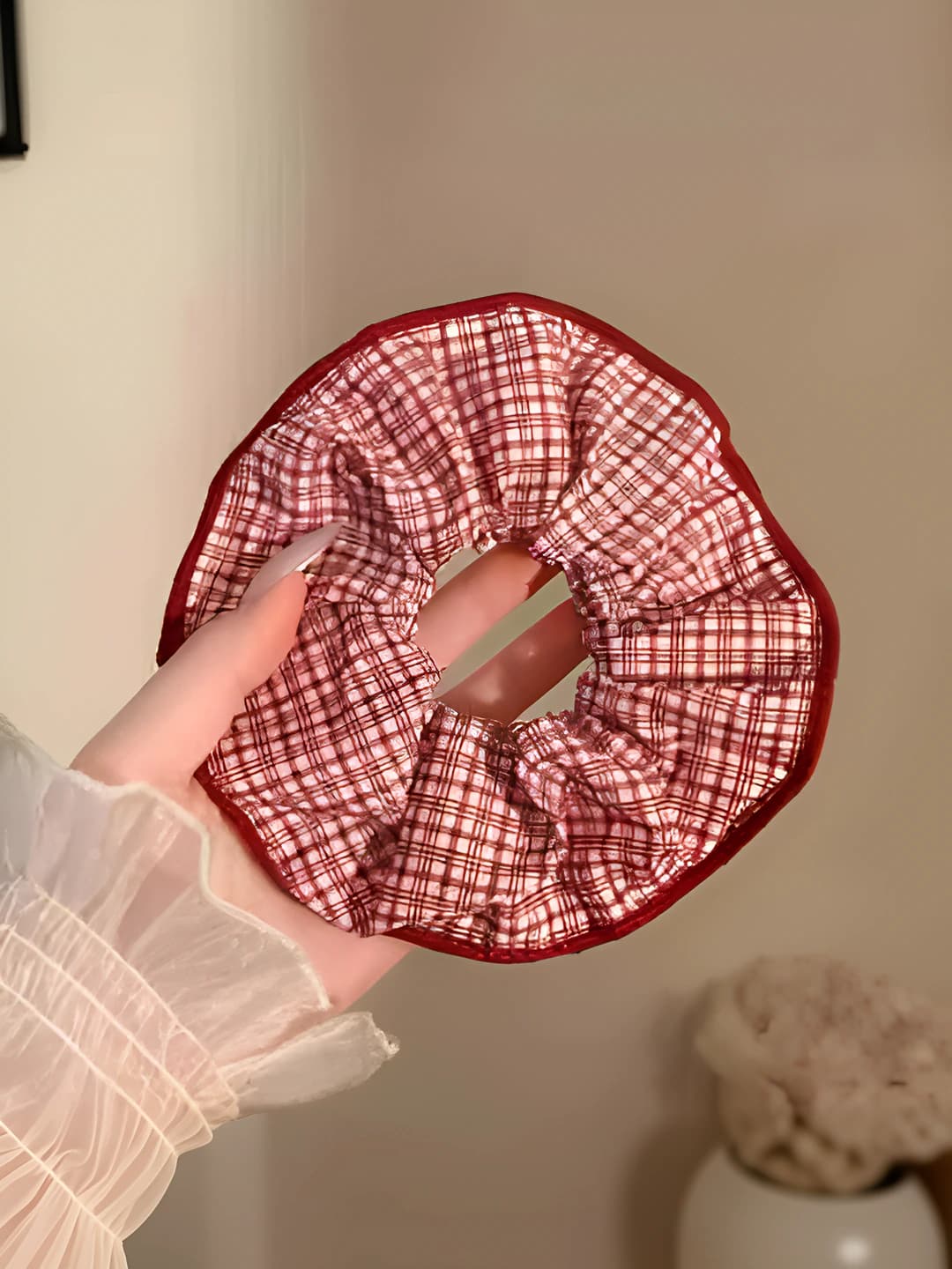 Red plaid, 14 cm