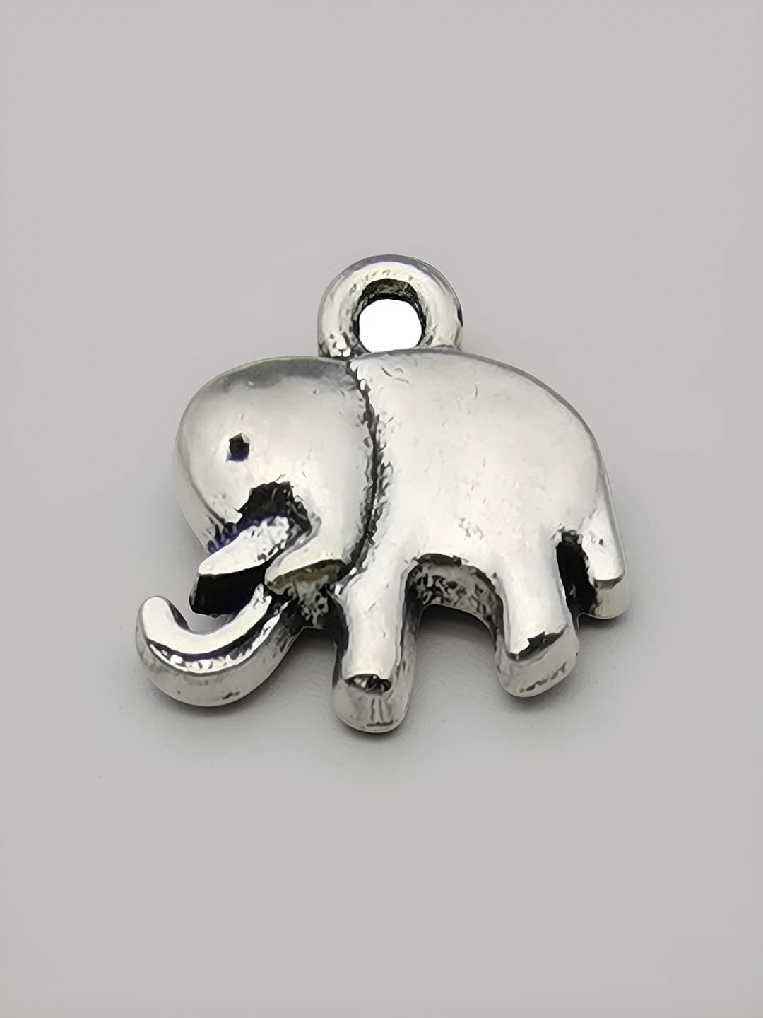 1 small elephant 14x14.5mm-1.1g-11266