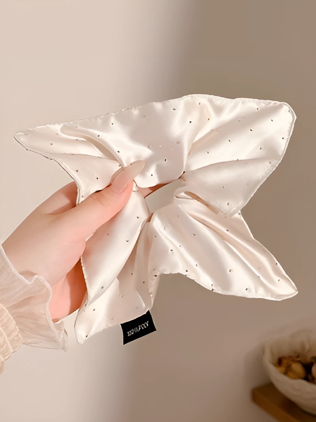 Beige, ~18 cm
