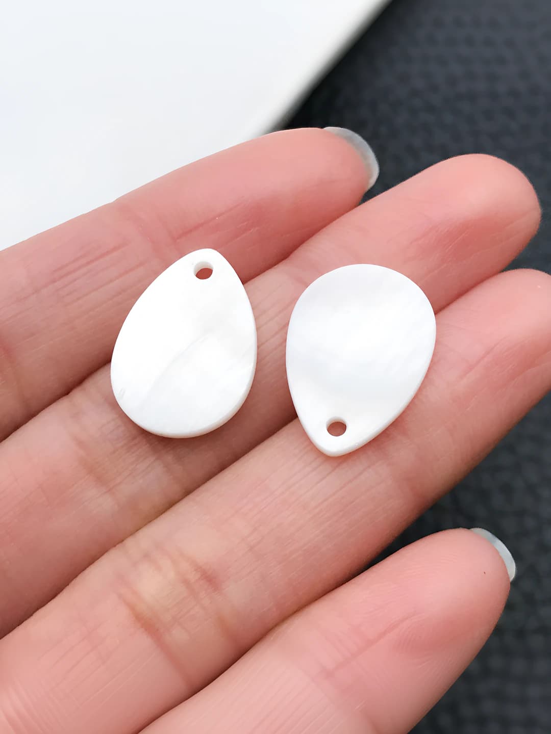 1 ta katta 18x13mm tomchi shaklida yonli moyil-0.7g