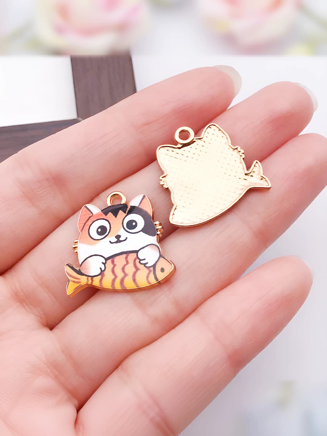 Жёлто-белый, глянцевый, принт, кот, рыба, 20x20x2mm, 1.1g