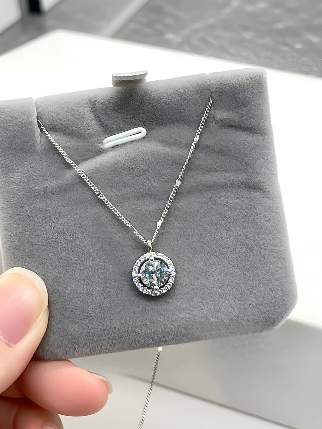 Women's necklace with round halo pendant and zircon 2026, summer, light luxury style, geometric design element
