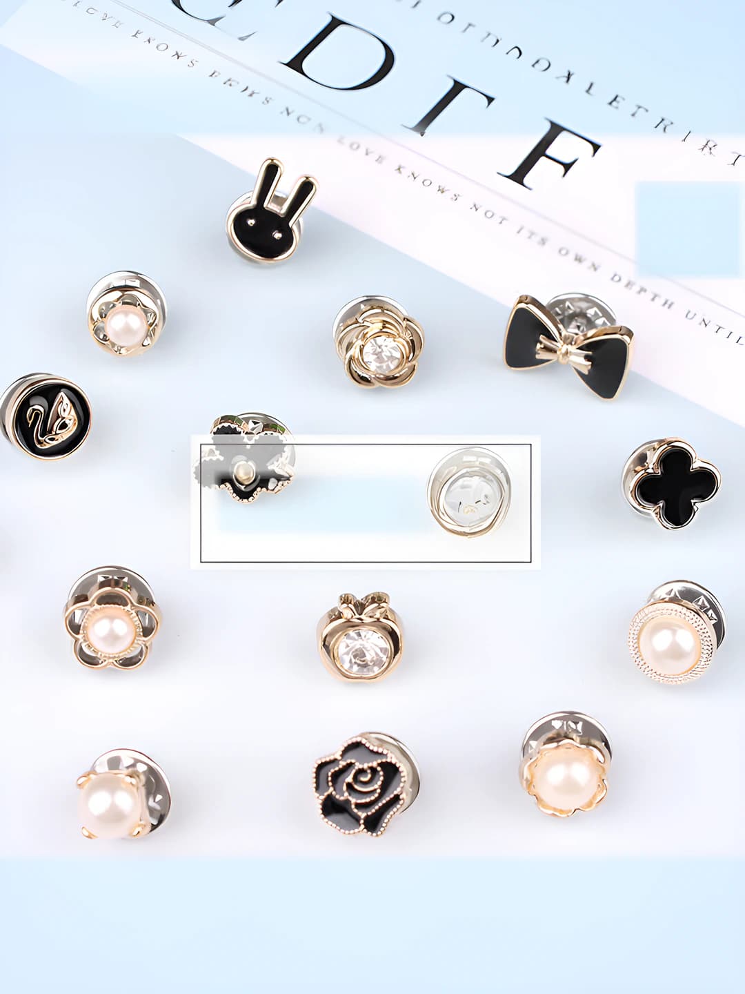 Women's transparent plastic brooch with constellation design element, pearl and floral pattern, anti-decolletage feature, elegant and sweet style, for summer