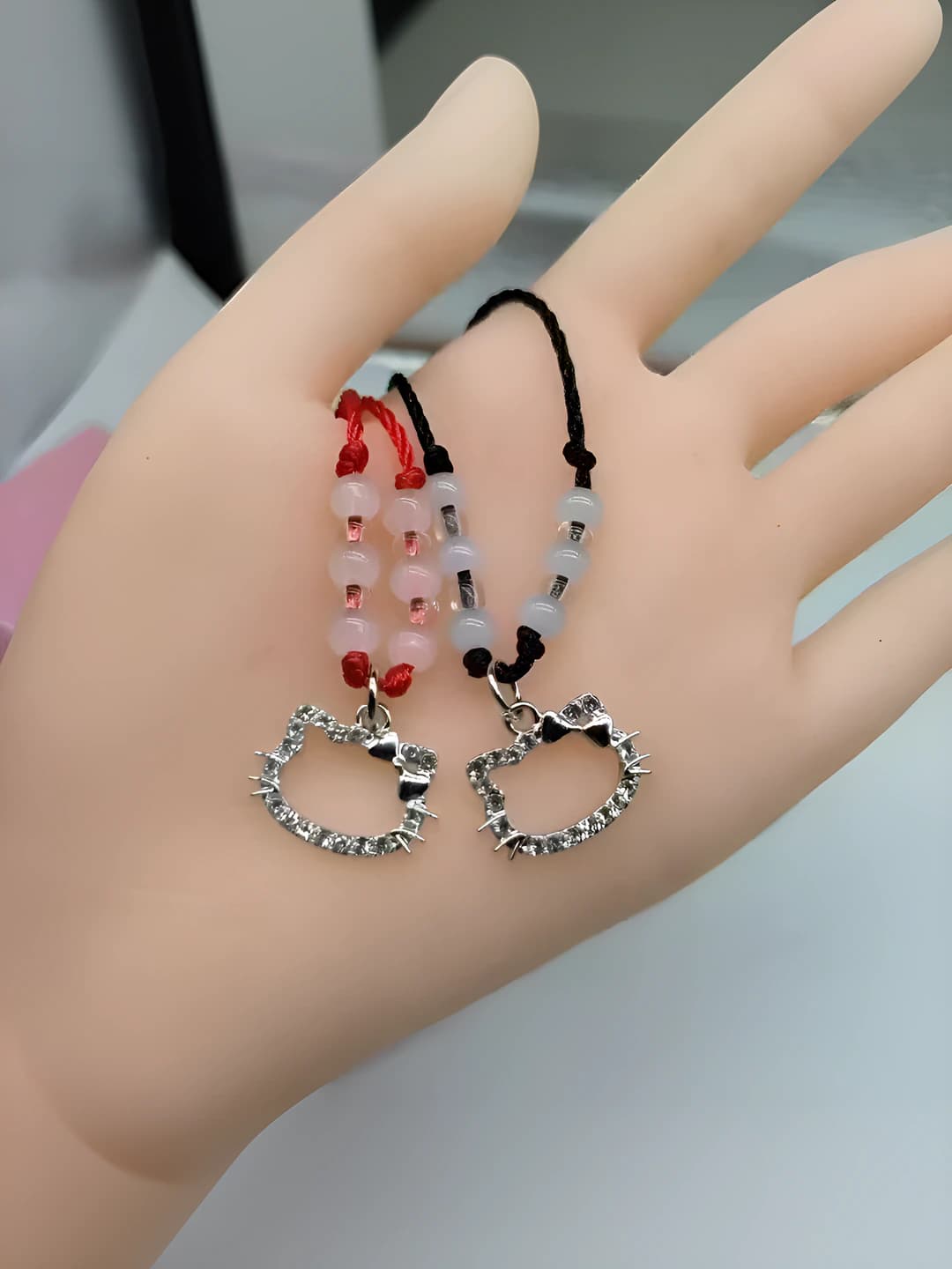 Ayollar uchun Hello Kitty qo'shig'ichli marjonlar va kulonlar, 8 ta marjon, qizil ip, alloy, 31-40 sm
