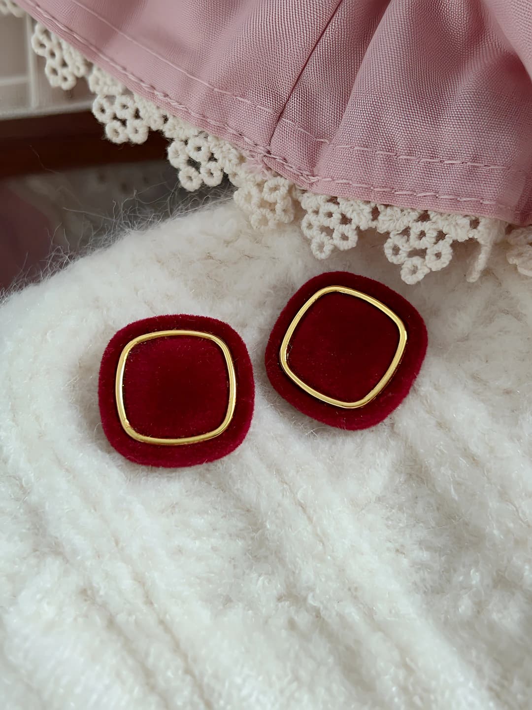Women's red square velvet stud earrings in 925 silver, 2026