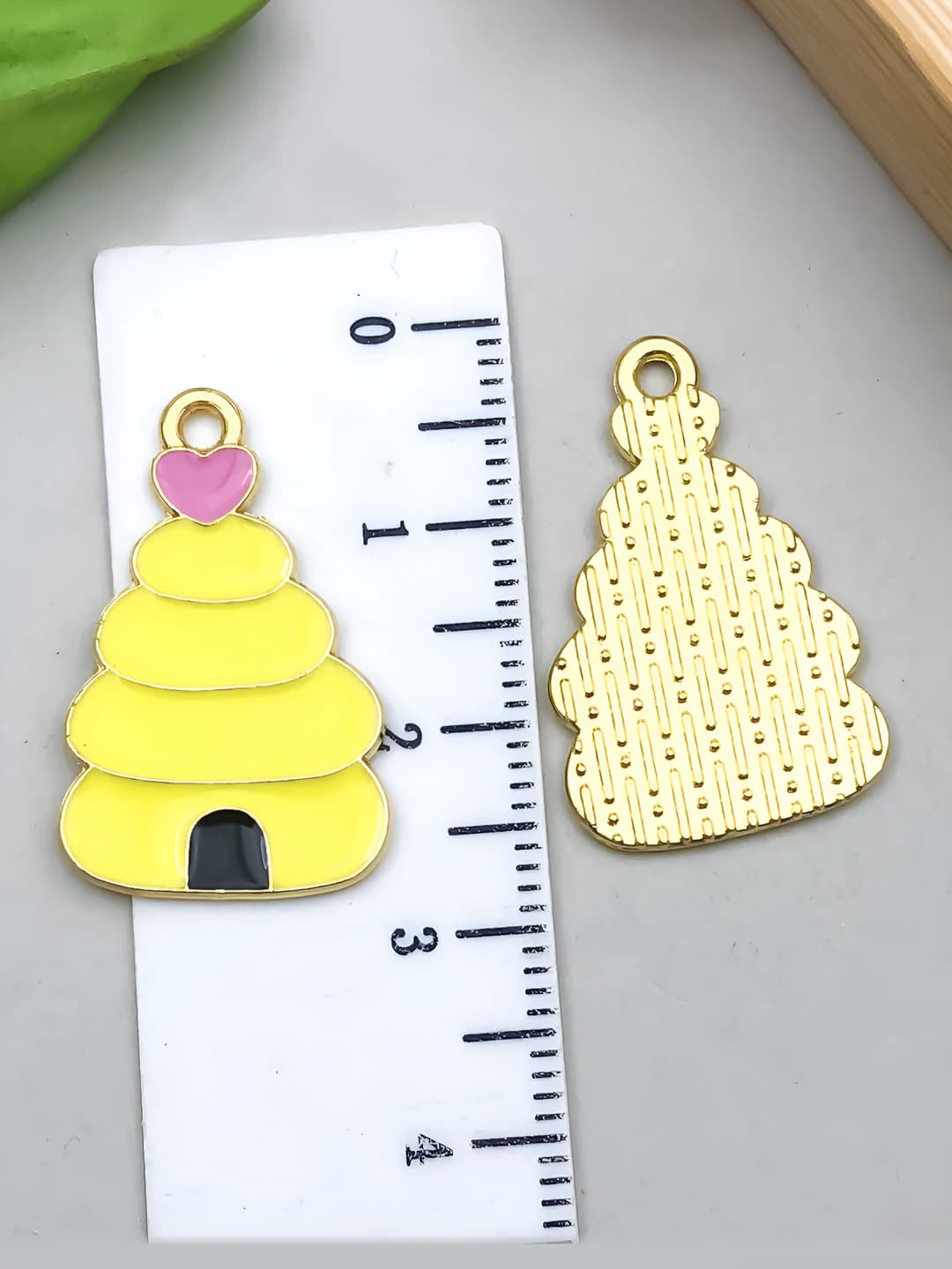 1 жёлтое сердце улей 25x16mm-1.15g-23018
