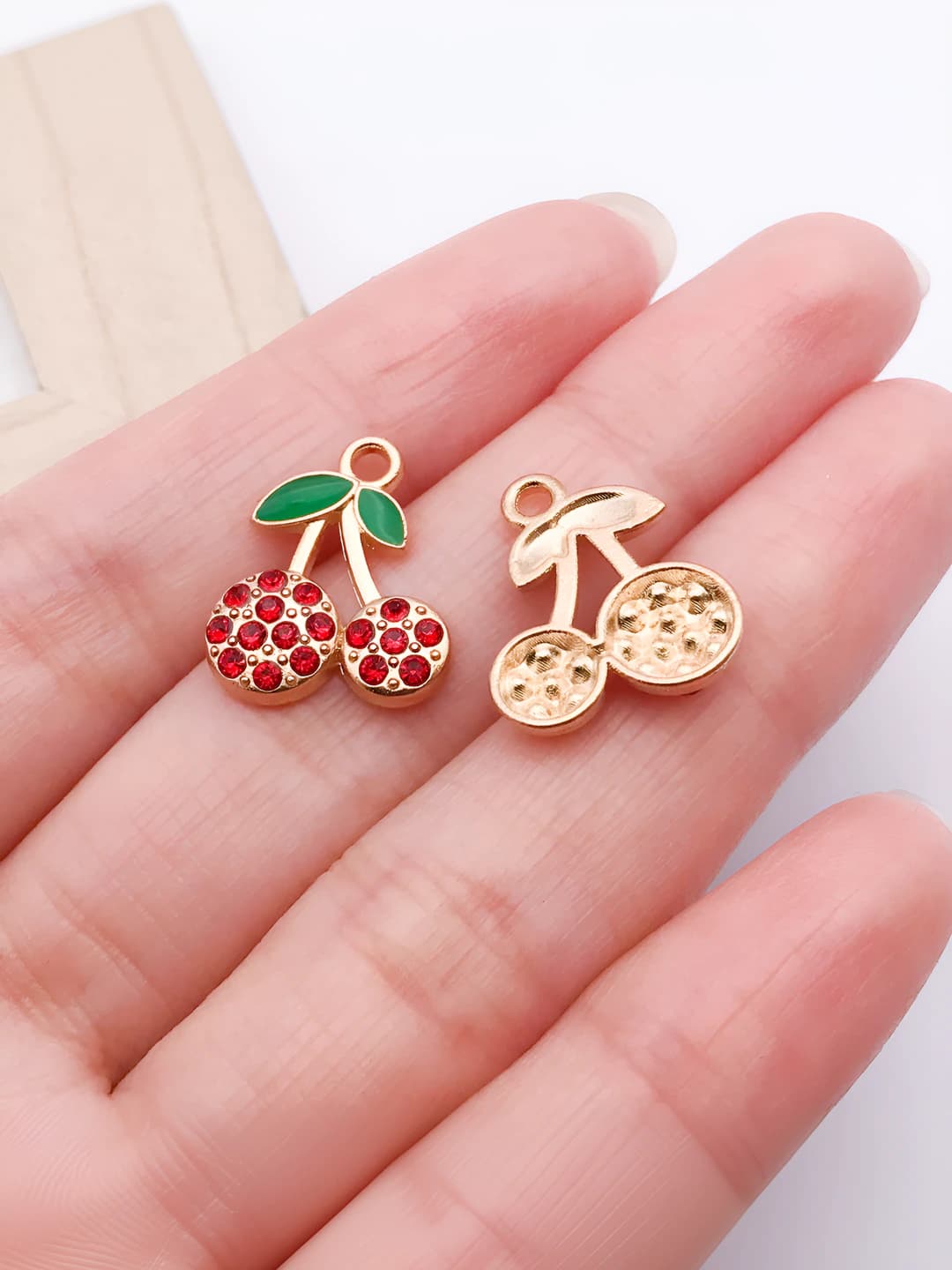 Красный с бриллиантом вишня 17x14x3mm-1g