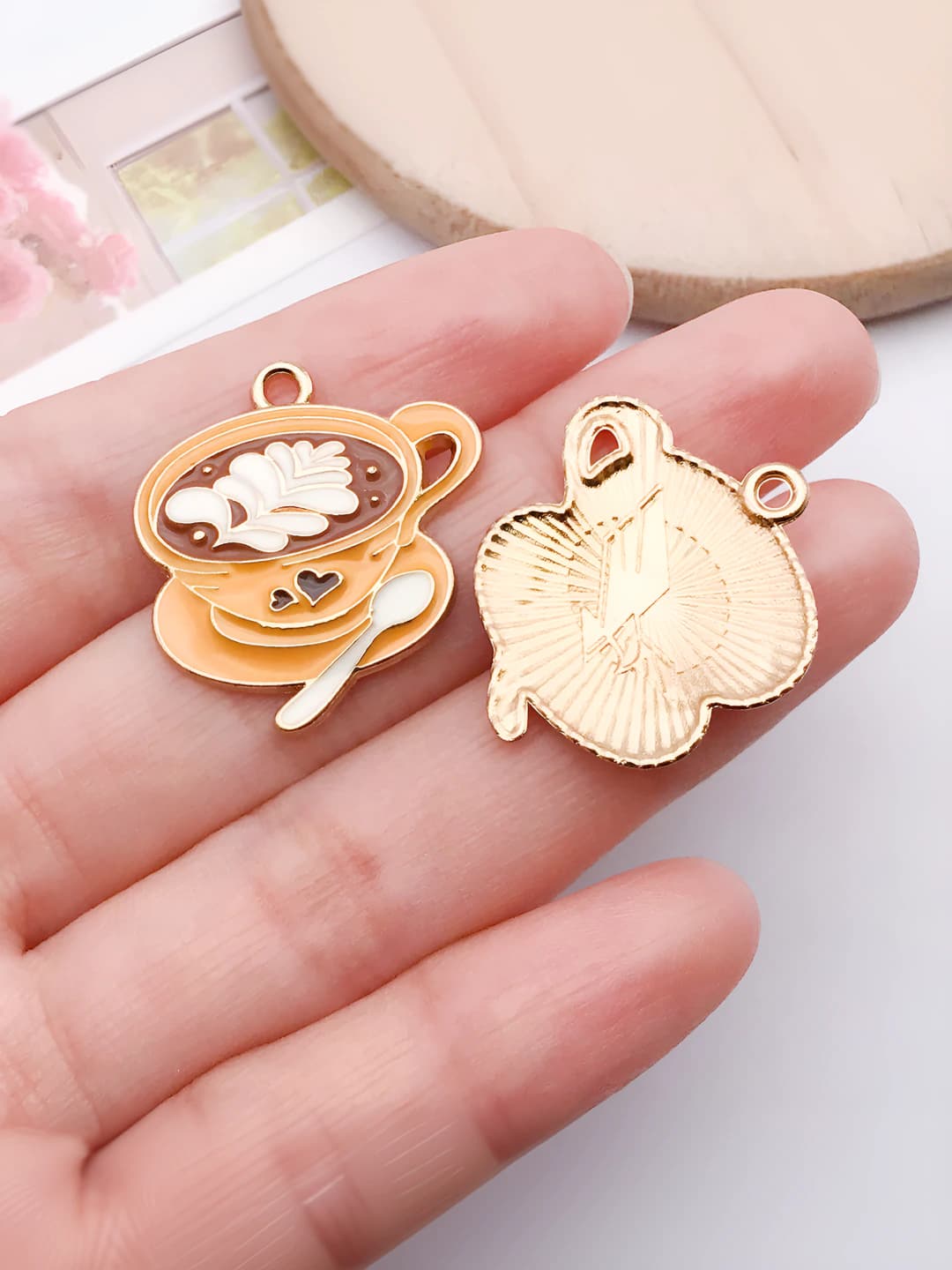 1 pc yellow coffee set 25x25mm-1.9g