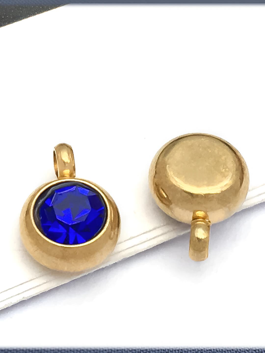 Gold 6x8.5x4mm vertical 1.5mm September navy 12 stones 0.5g