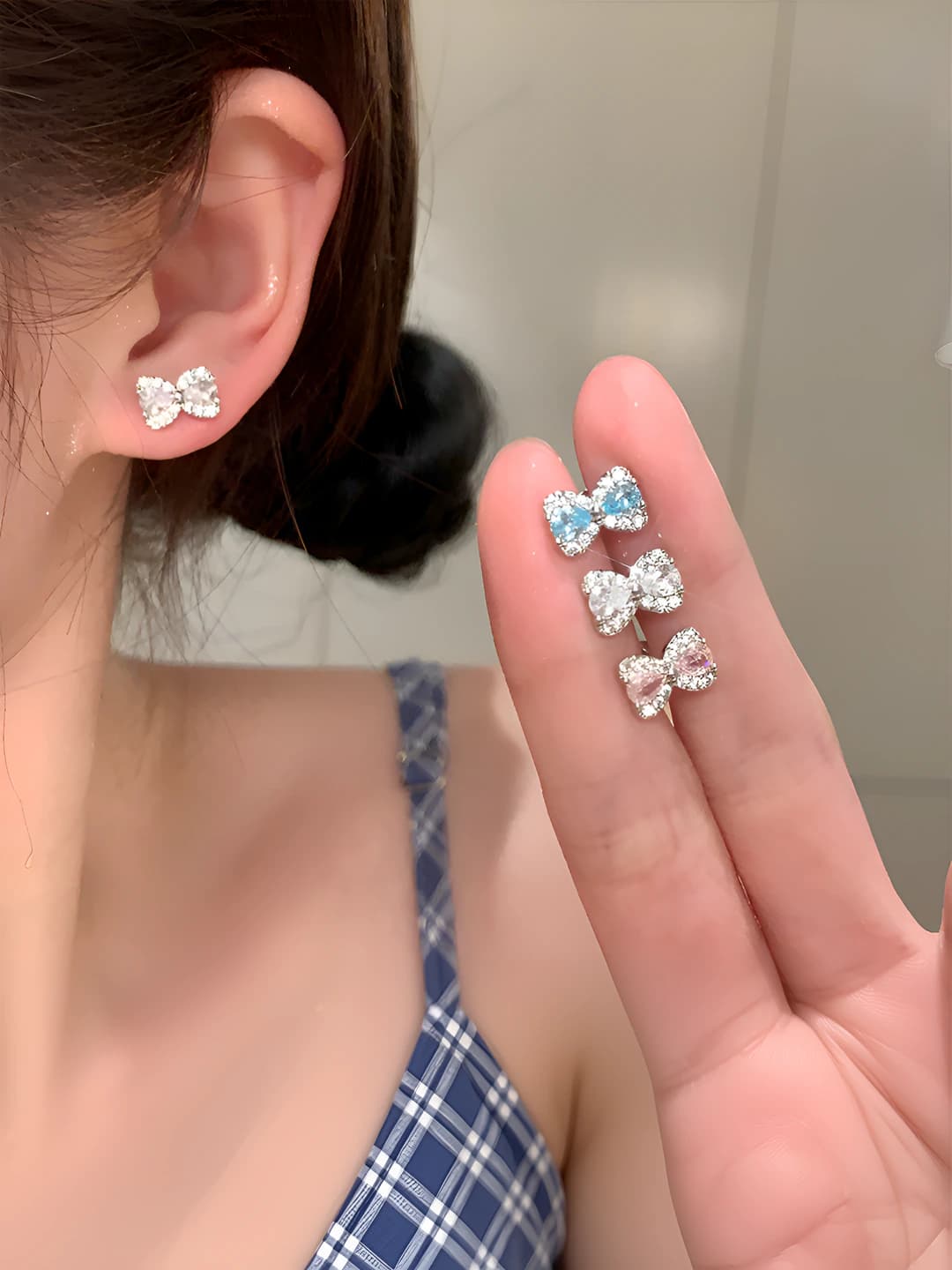 Ayollar uchun titanium po'latdan yasalgan, zirkonli, uyquda olib tashlash shart bo'lmagan, shirin uslubdagi bow stud earrings