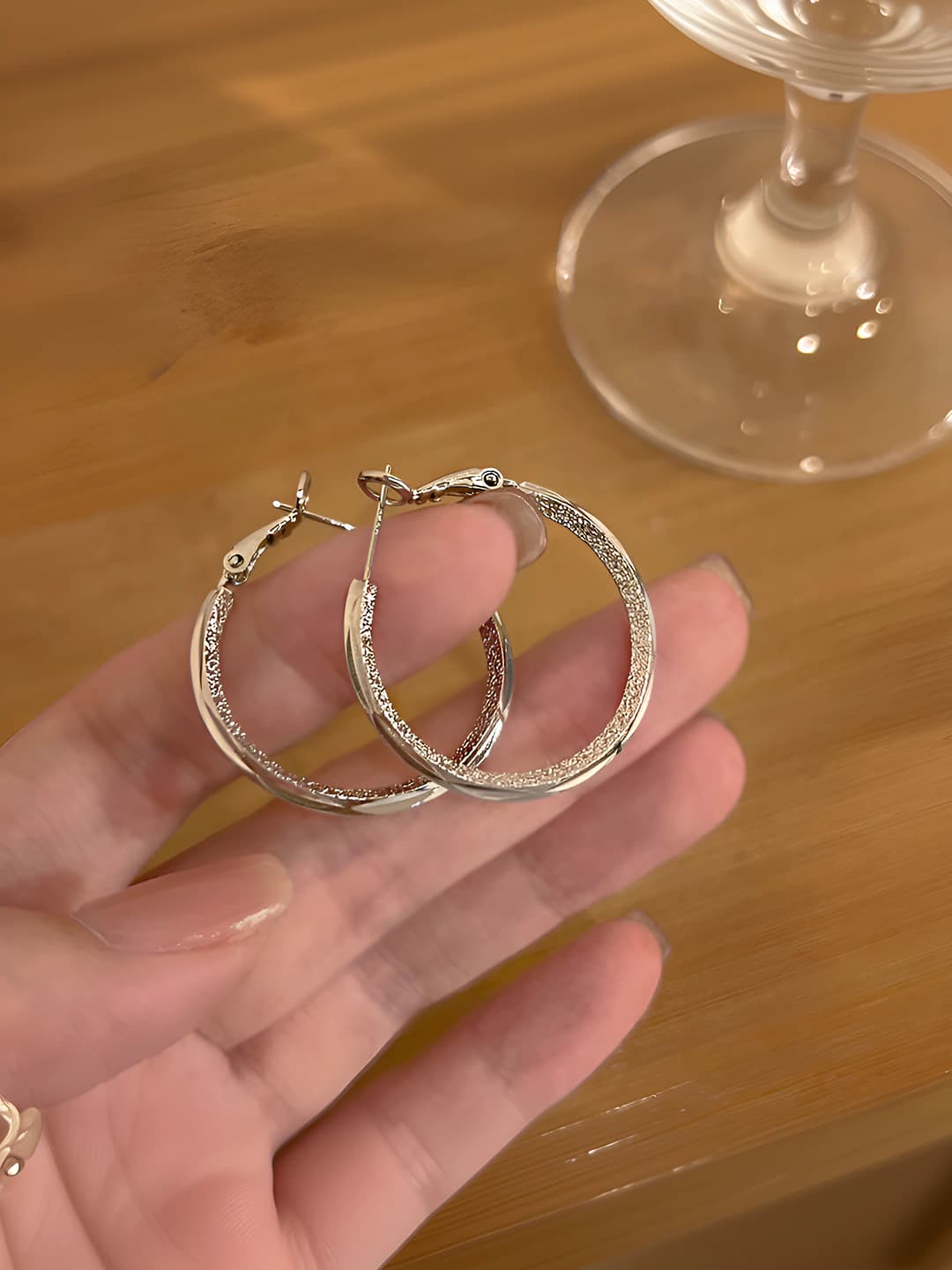 Women's silver-colored simple hoop earrings, slimming, Japanese-Korean style, geometric shape, alloy
