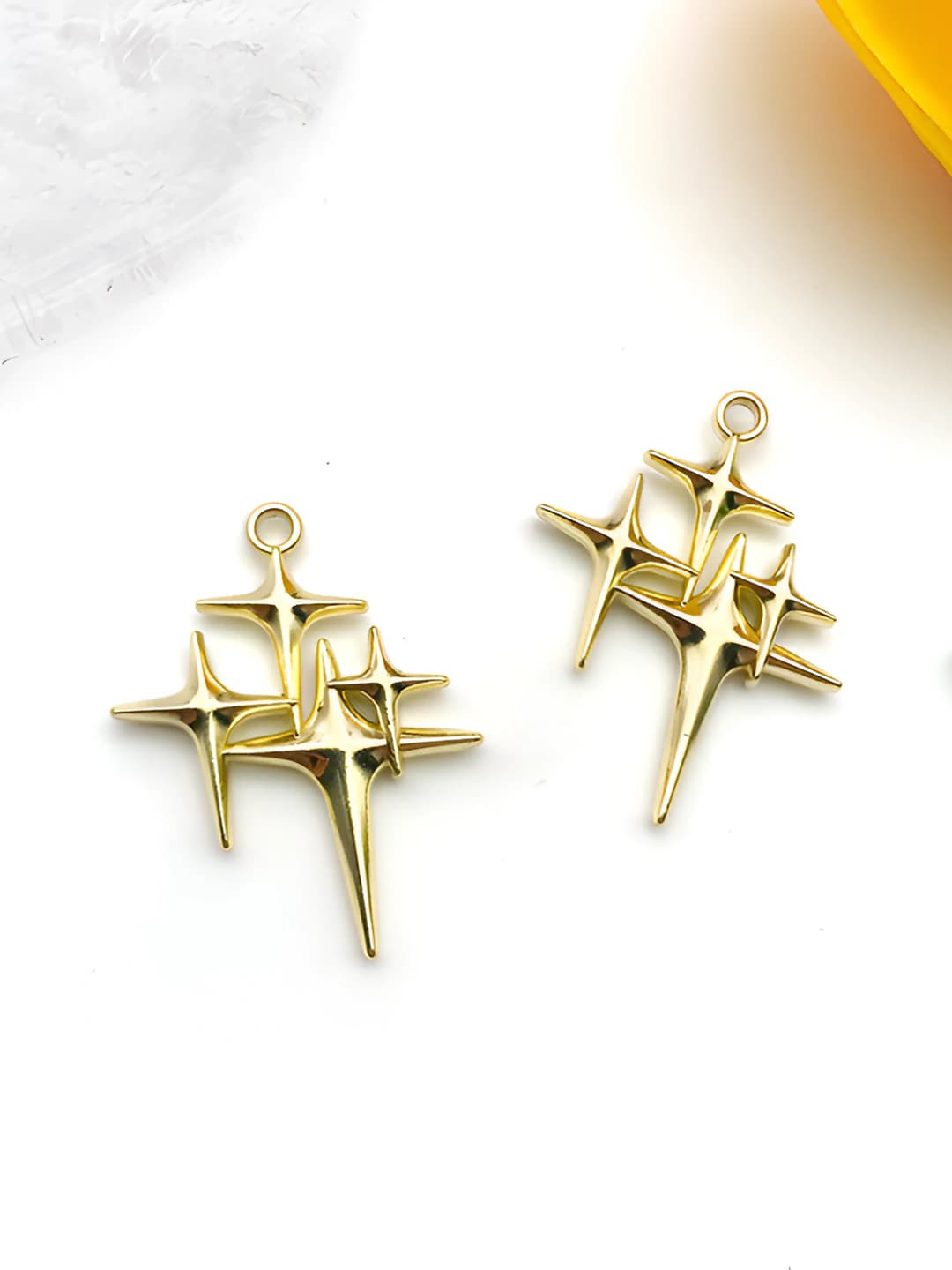 1 pc KC gold four-point star, 23x29mm, 2.3g