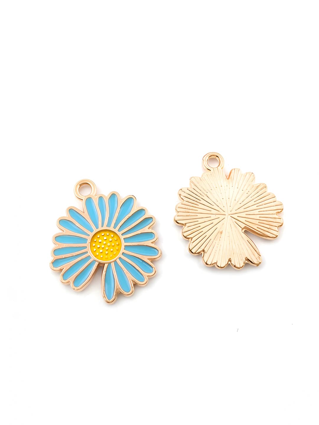 Open light blue daisy 18x21mm