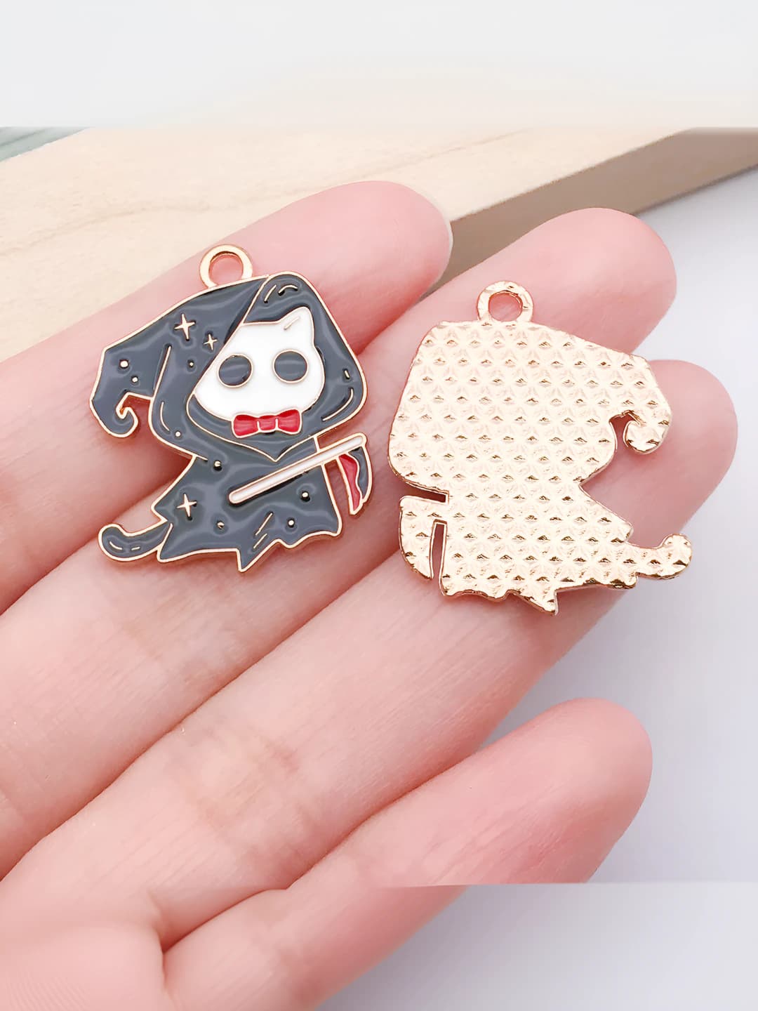 Чёрный коса скелет кот 25x20.5x1mm-1.8g