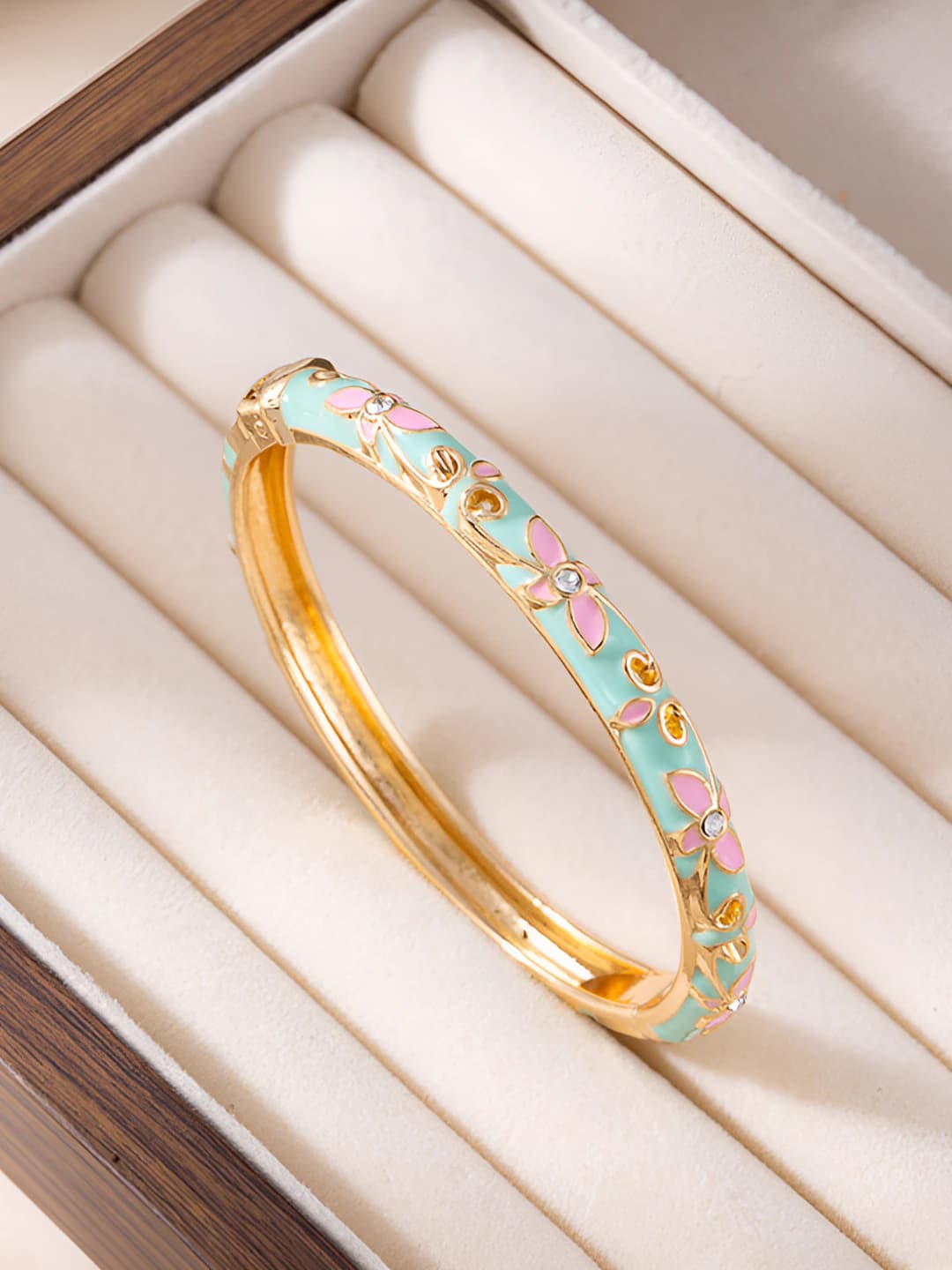 L725-9 Green-pink