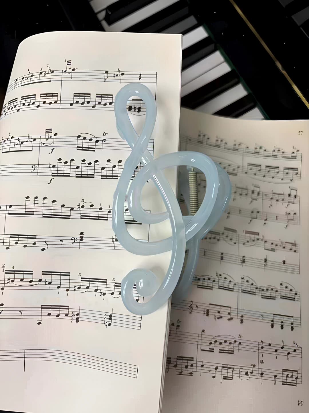 Light blue clip