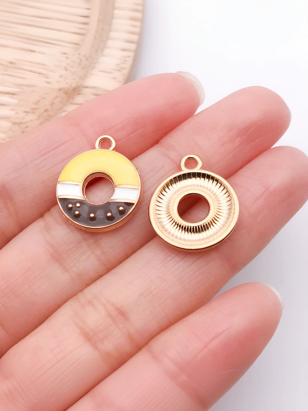 1 шт. жёлто-кофейный пончик 18x15x2mm-1.8g-24691