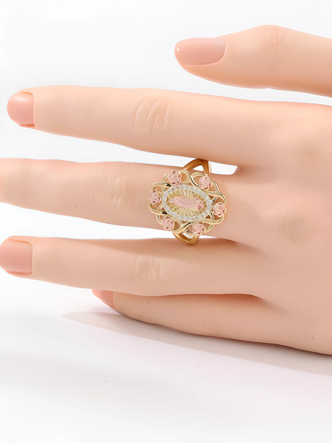 Women's oval gold rose ring, retro style with design element
