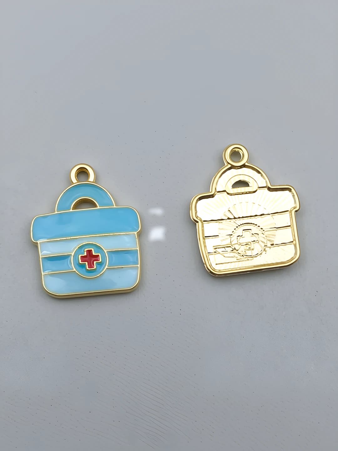 Синяя аптечка 22x18mm
