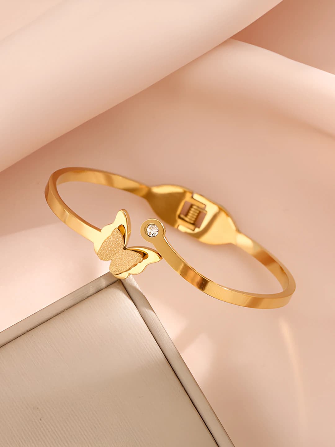 930 Open Cuff Bracelet - Gold